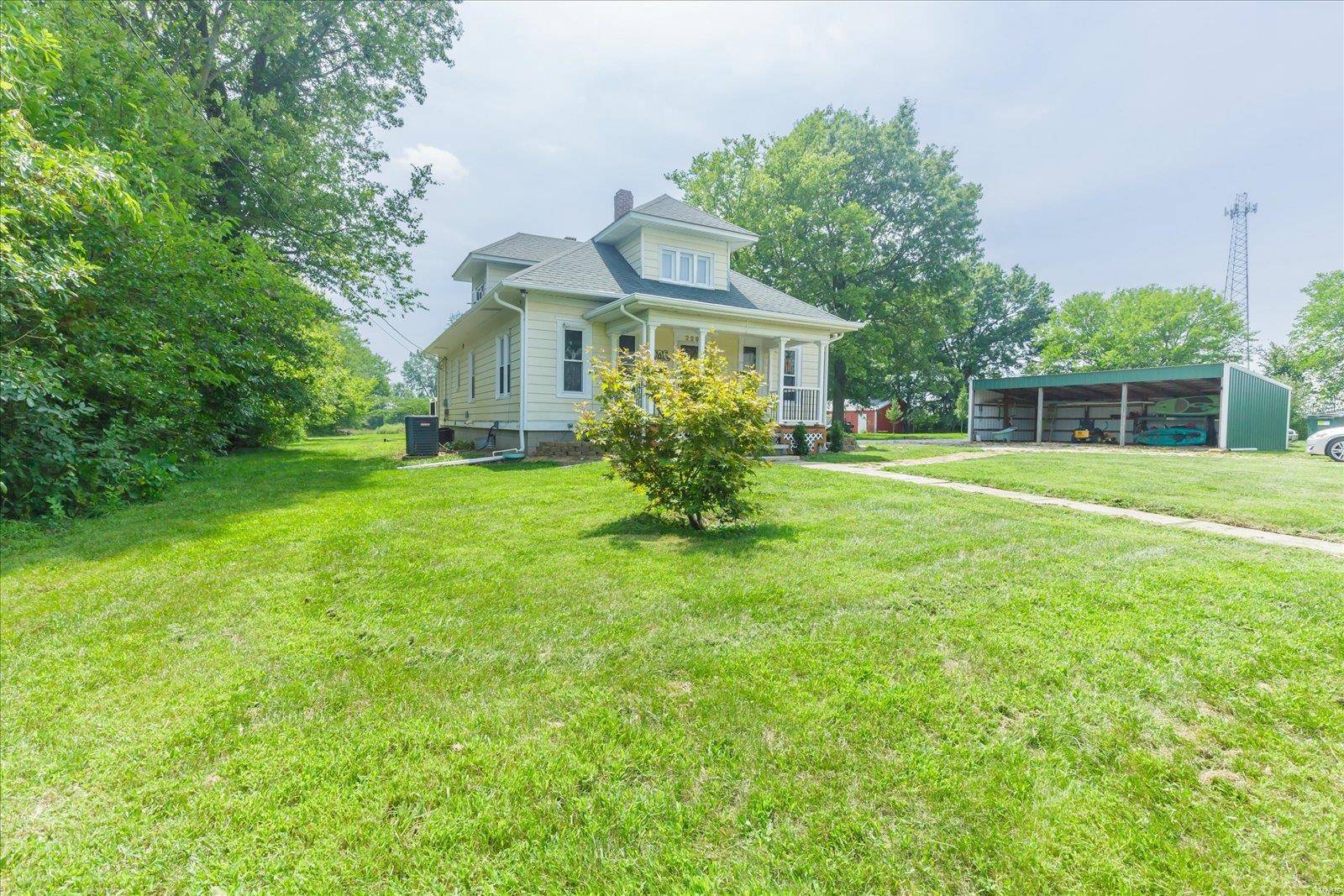 229 S Madison ST, Wellsville, MO 63384