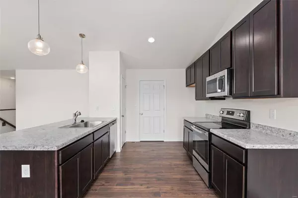 St Charles, MO 63301,907 Palisades Circle