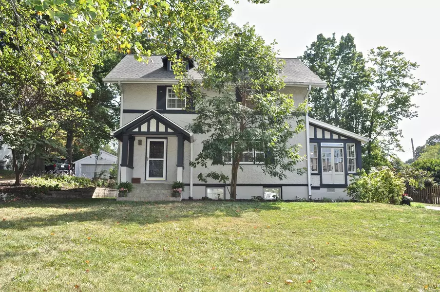 460 Belleview AVE, Webster Groves, MO 63119