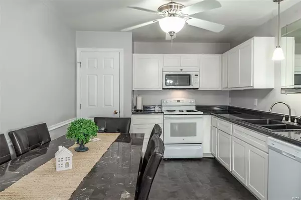 Valley Park, MO 63088,10 Eagle Rock CV #201