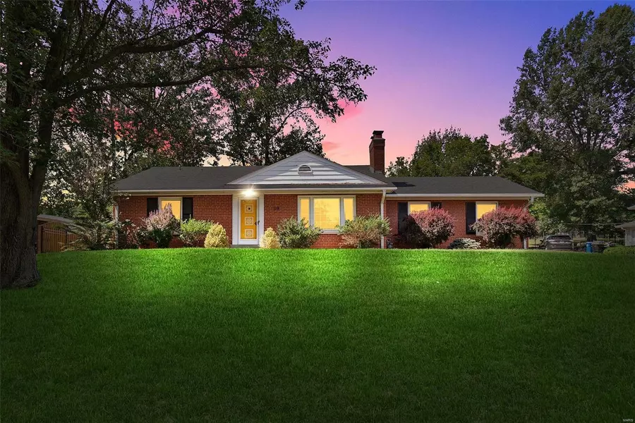 119 Lock DR, Ballwin, MO 63011