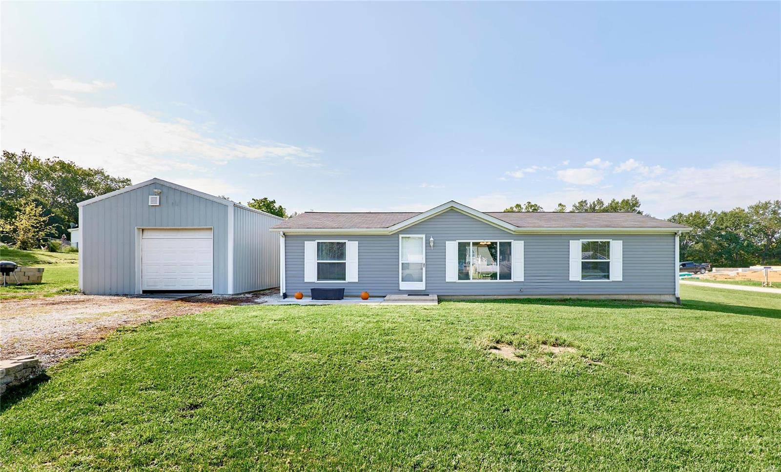 20 Bluewing CT, Winfield, MO 63389