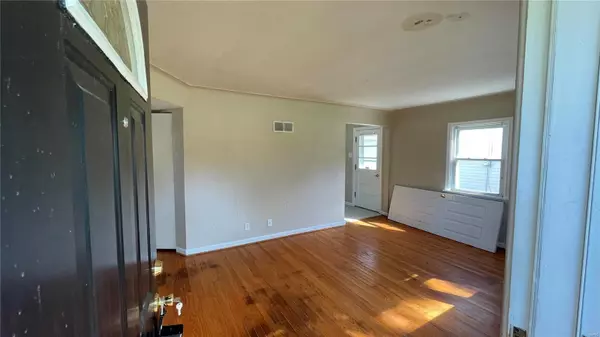 St Ann, MO 63074,3236 Chaucer AVE