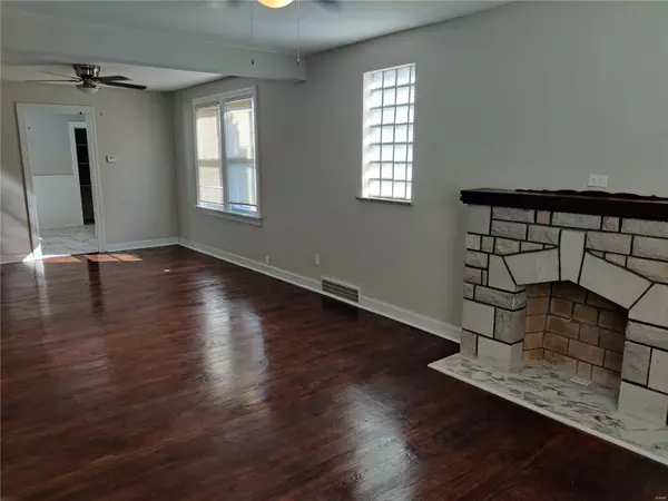 St Louis, MO 63121,3024 Kemp DR