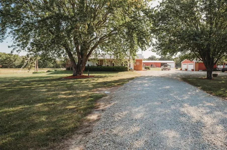 20075 Highway 42, Belle, MO 65013