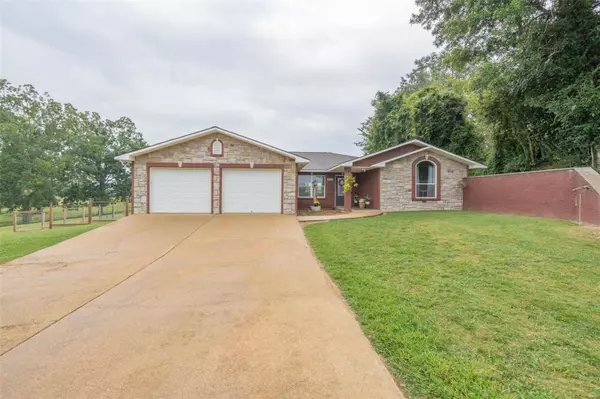885 Pumpkin Patch RD,  Doniphan,  MO 63935