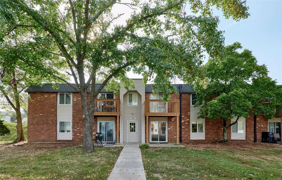 5762 Westphalia LN #C, Oakville, MO 63129