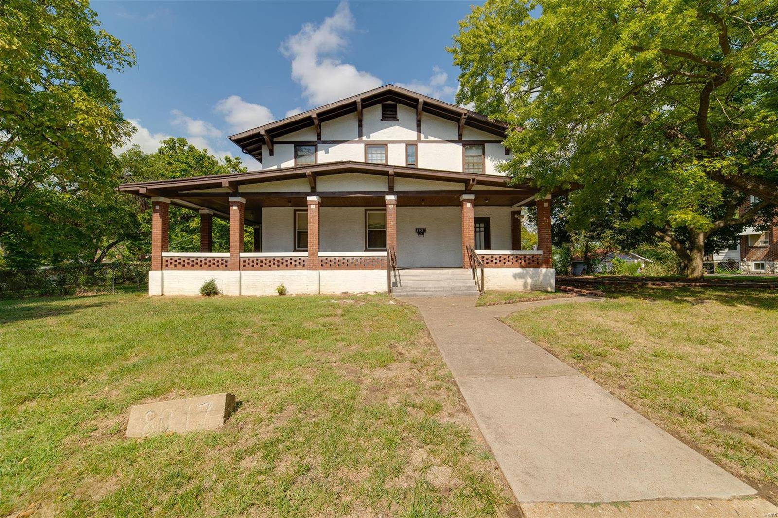 8037 Madison AVE, St Louis, MO 63114