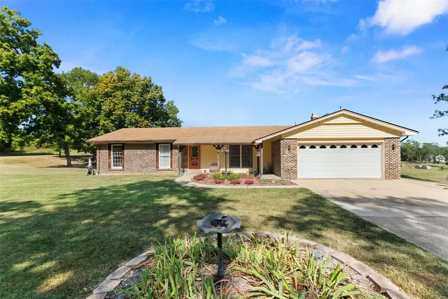 199 Rakaro LN, Elsberry, MO 63343