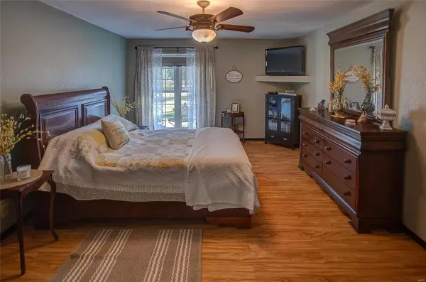 Ashley, IL 62808,24401 Florida Road