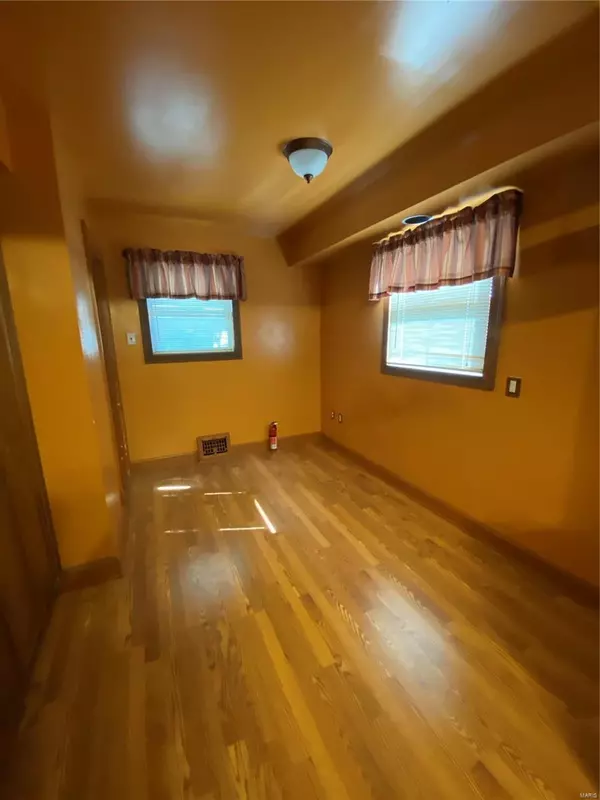 East Alton, IL 62024,104 Wood River Ave