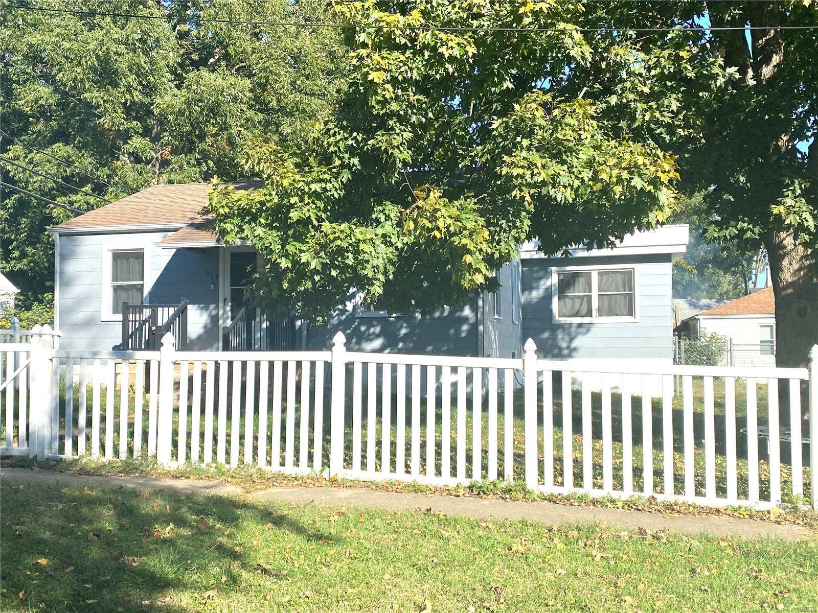 314 South St. Clair ST, Lebanon, IL 62254