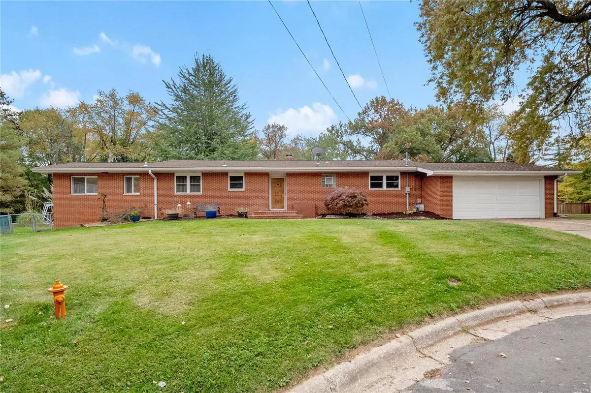 East Alton, IL 62024,118 Cedar LN