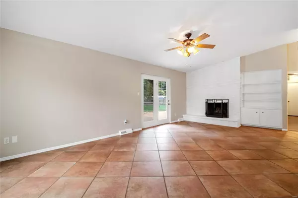 East Alton, IL 62024,118 Cedar LN