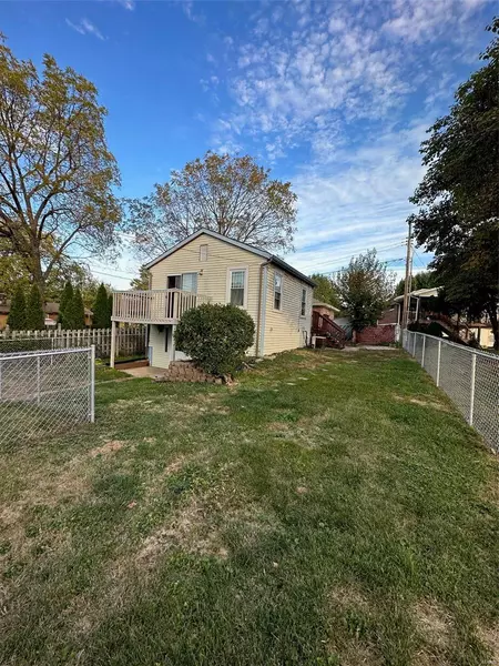 8206 Kammerer Ave, Affton, MO 63123