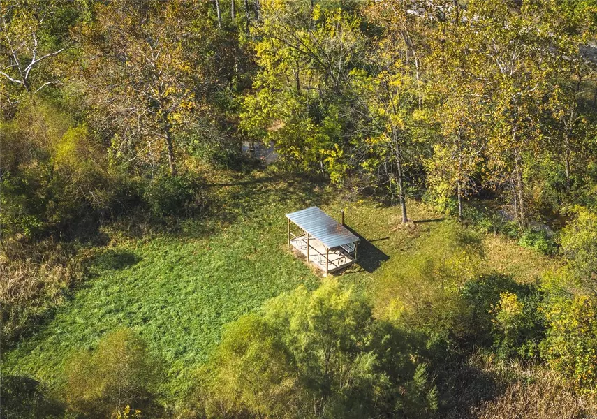 123 Old Quarry TRL, Litchfield, IL 62056