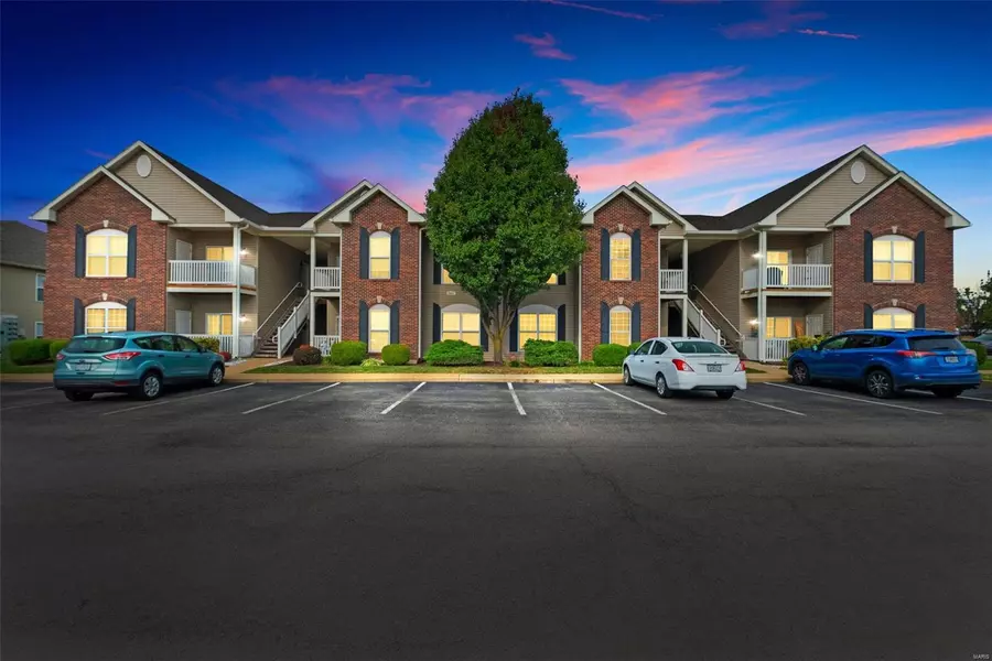 6401 Brookfield Court DR #202, St Louis, MO 63129