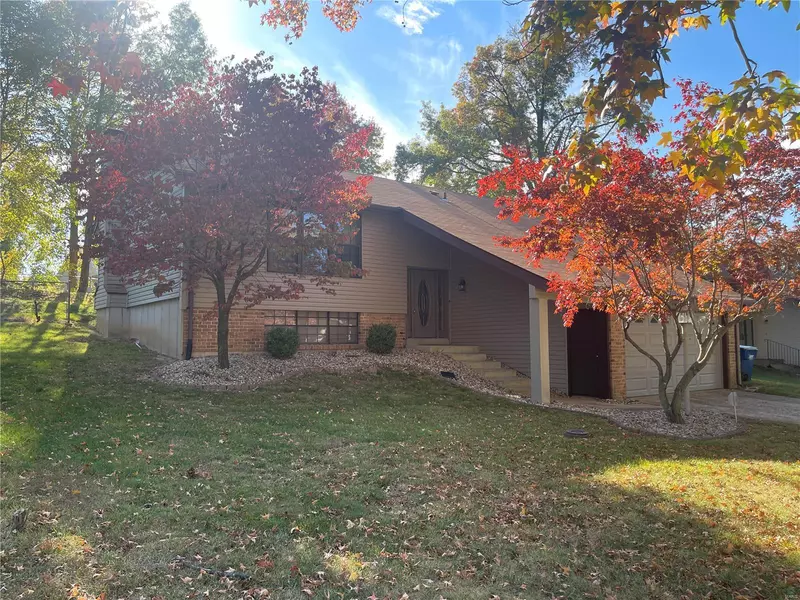 5286 Suntrail DR, Black Jack, MO 63033