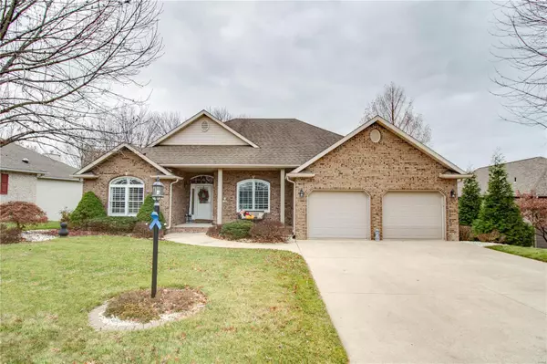 Godfrey, IL 62035,1305 White Oak TRL