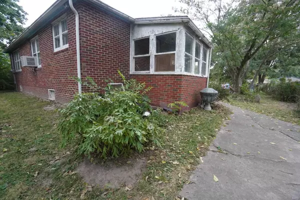 Marine, IL 62061,215 S Oregon St