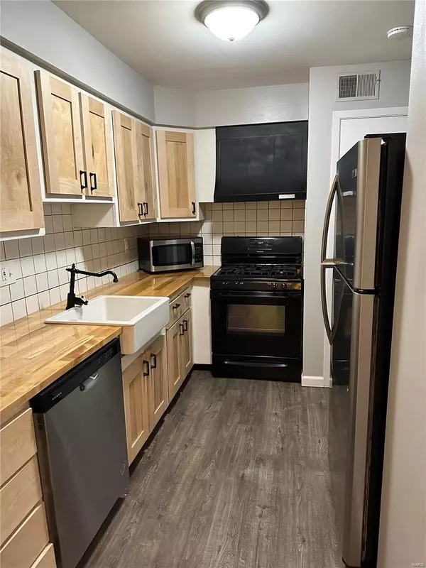 Ballwin, MO 63011,149 Cumberland Park CT #A