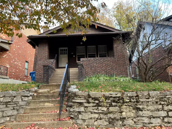 St Louis, MO 63117,1024 Yale AVE
