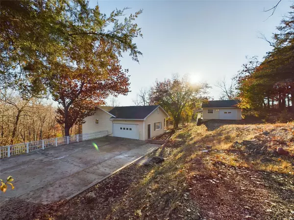 324 Waterfowl RD, Linn Creek, MO 65052
