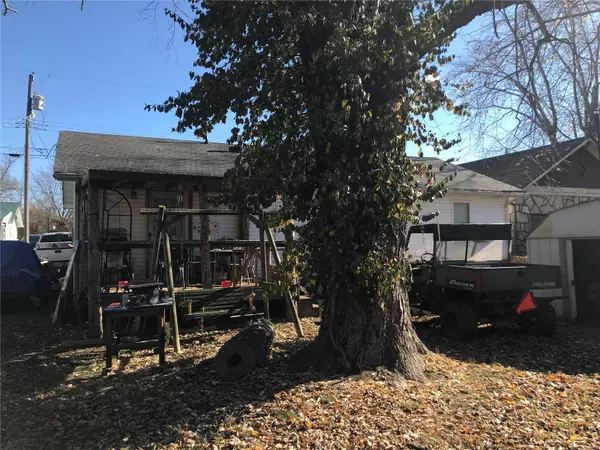 Salem, MO 65560,1003 S Hickory ST