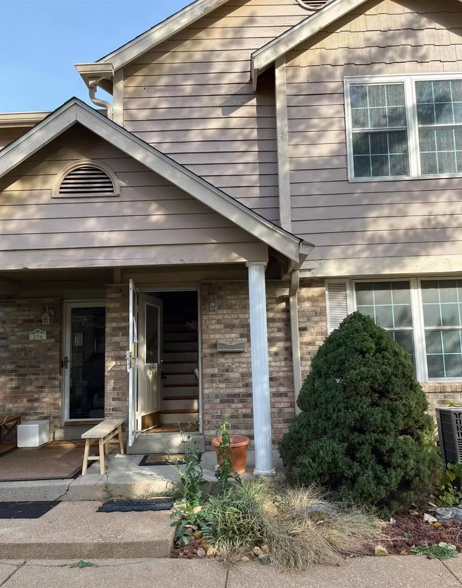 Ellisville, MO 63021,277 Carmel Woods DR