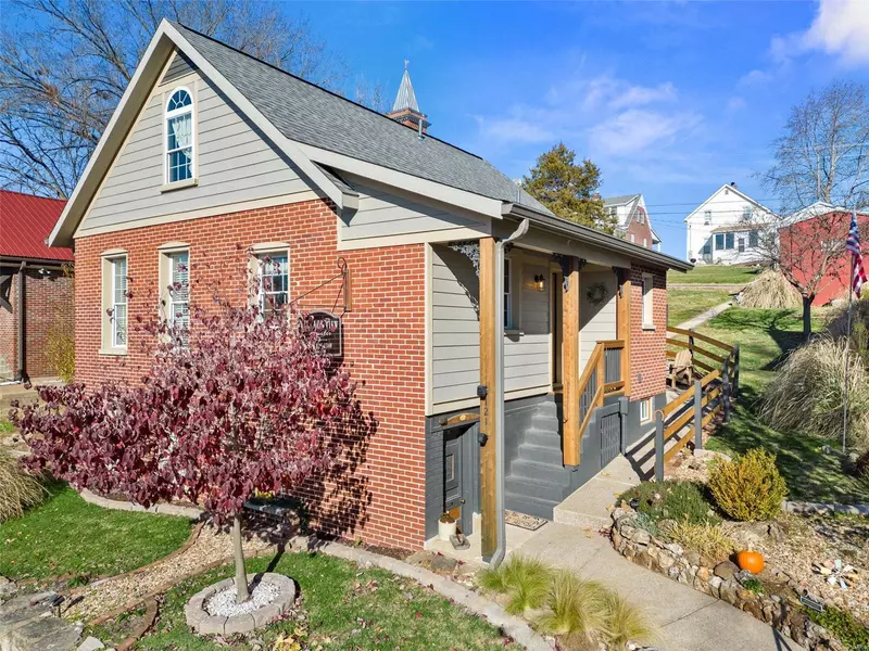 121 W 2nd ST, Hermann, MO 65041