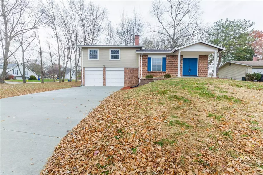 28 Asherton DR, St Peters, MO 63376