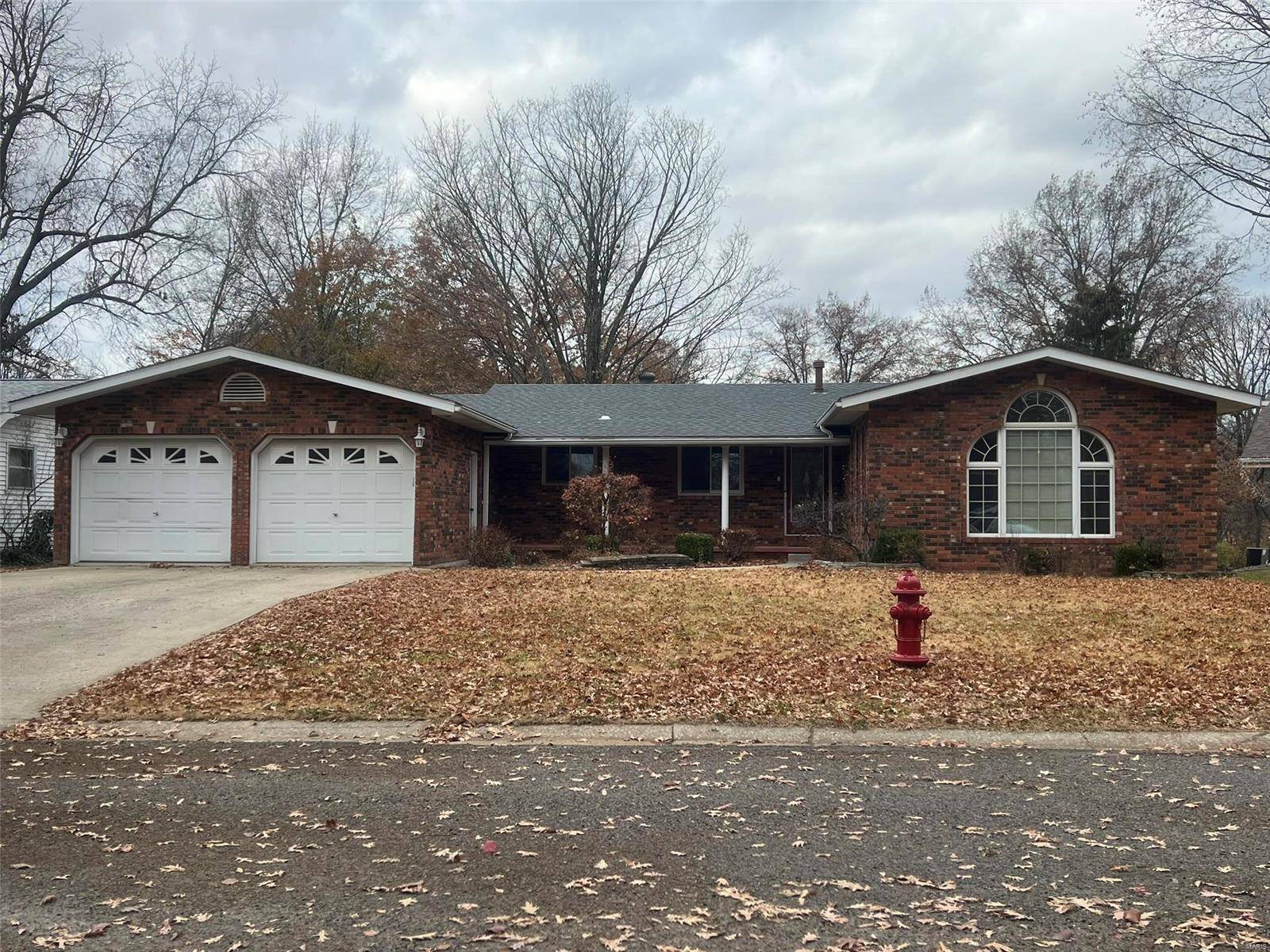 18 White Oak DR, Highland, IL 62249