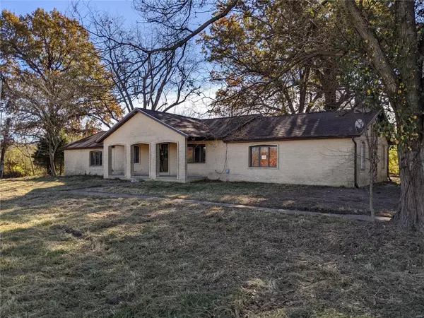 11446 Pocahontas RD, Marine, IL 62061