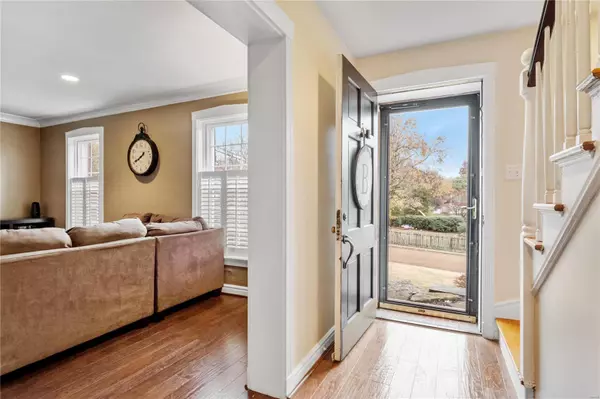 Olivette, MO 63132,12 Beverly DR