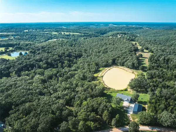 1463 County Road 738, Belle, MO 65013