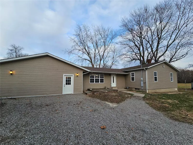 202 S Park, Ava, IL 62907