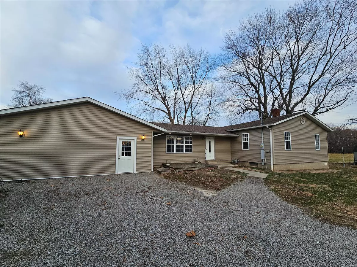 Ava, IL 62907,202 S Park