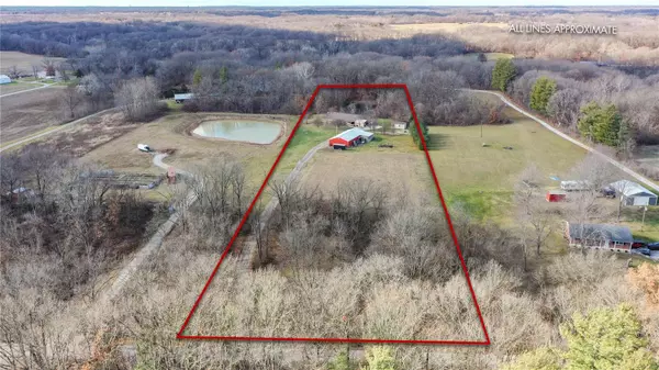 9229 Snake RD, Dorsey, IL 62021