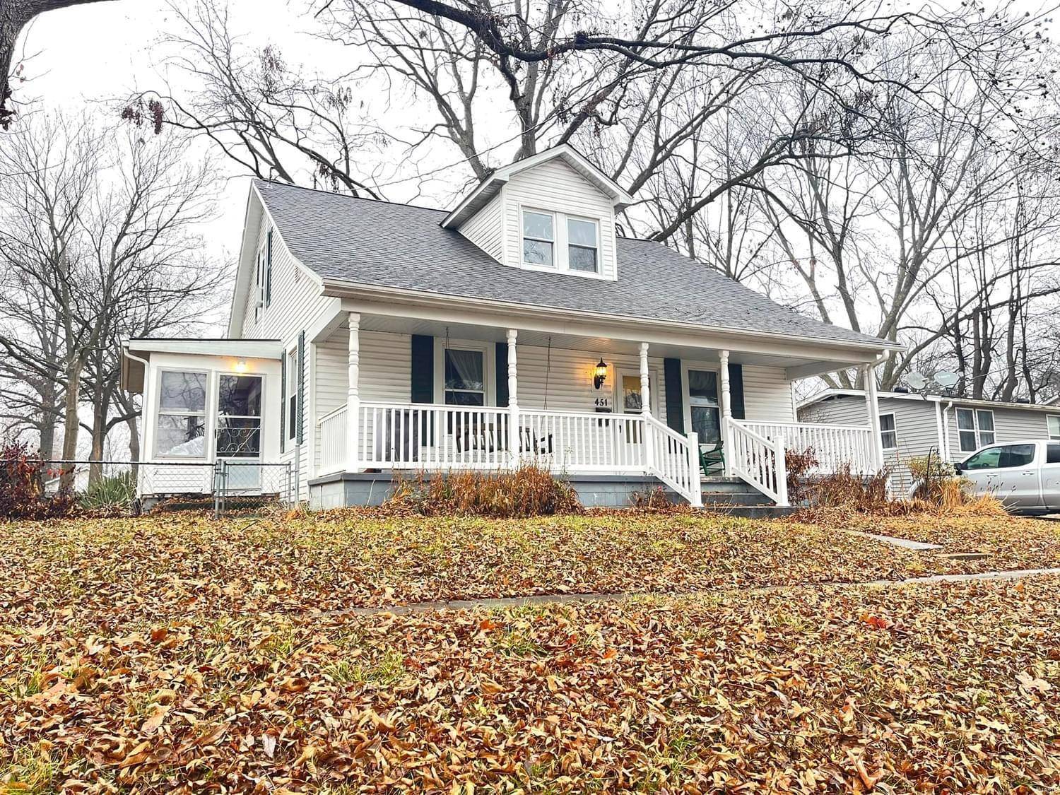 451 Livingston, Carlyle, IL 62231