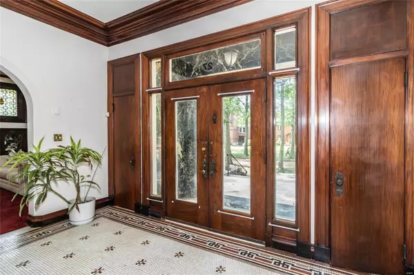 St Louis, MO 63112,27 Washington TER