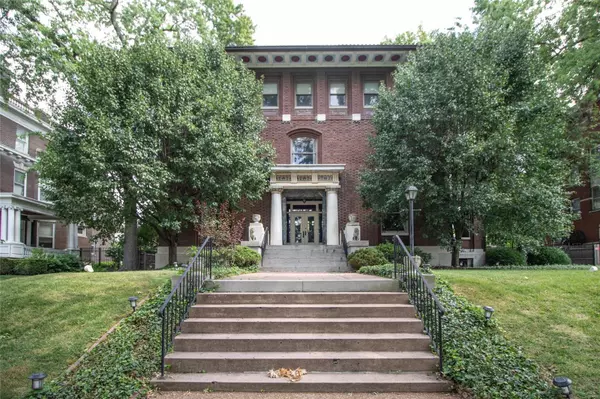 27 Washington TER, St Louis, MO 63112