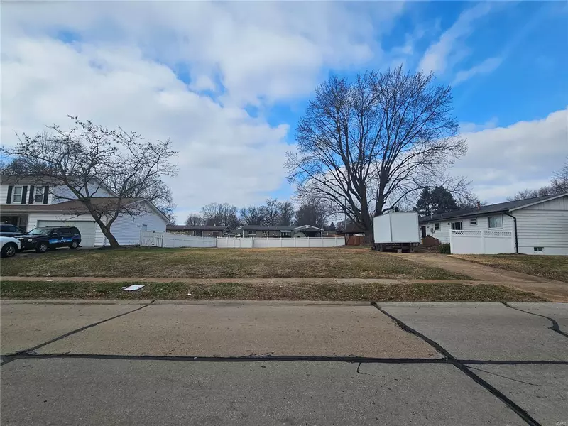 7925 Campion LN, Hazelwood, MO 63042