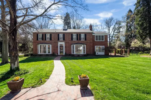 St Louis, MO 63124,2 Town And Country DR