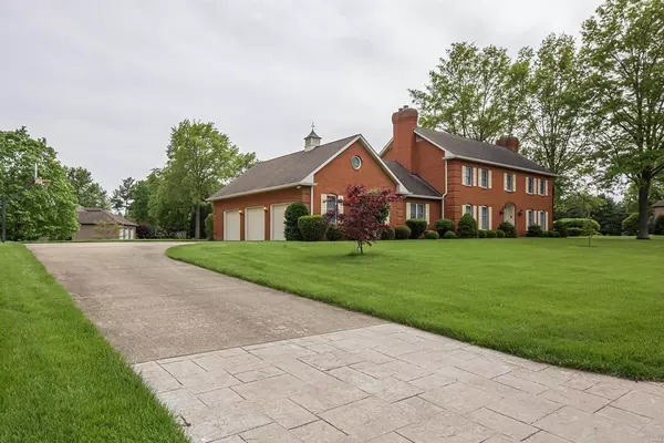 Shiloh, IL 62221,10 W Waters Edge DR