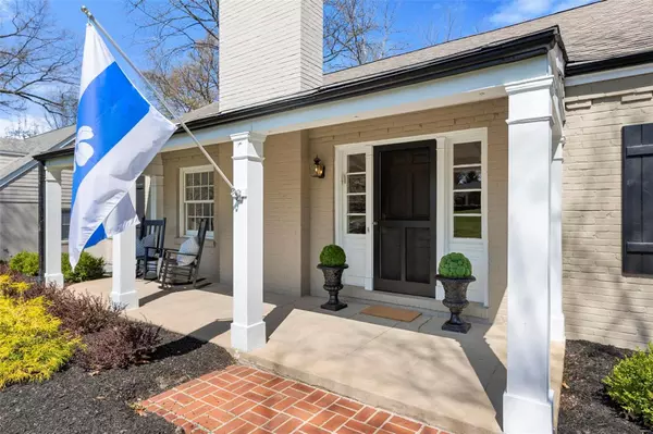 Ladue, MO 63124,11 Lindworth DR