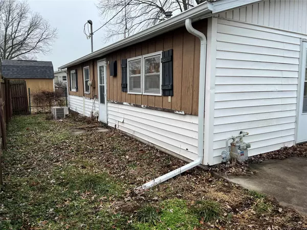 Palmyra, IL 62674,228 W Oak ST