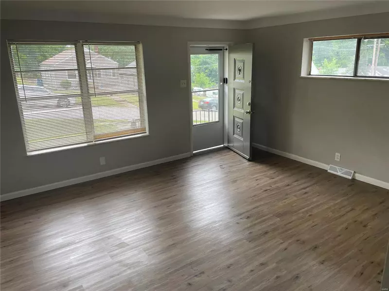 5662 Wilborn DR, St Louis, MO 63136