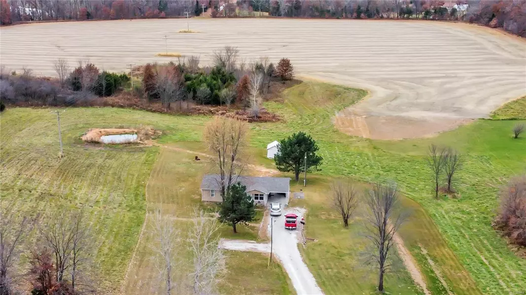 68 Strube RD, New Florence, MO 63363