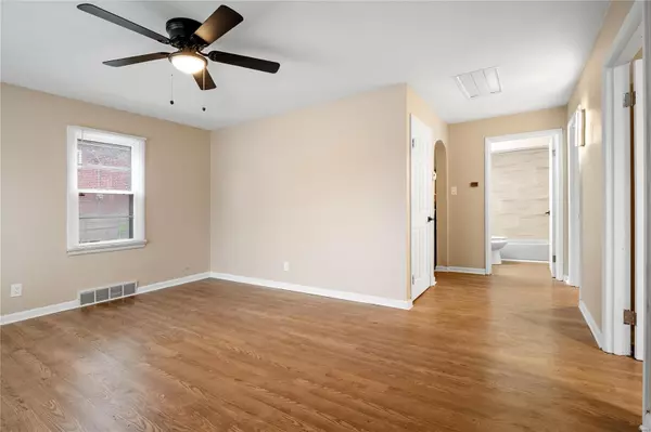 St Louis, MO 63137,381 Bluff DR