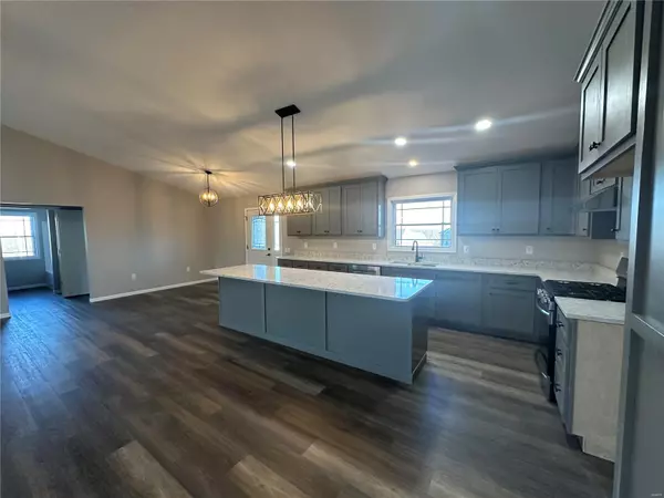Hannibal, MO 63401,651 Jonathan RD